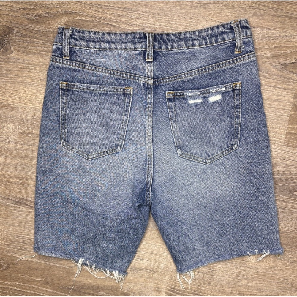 TNR Jeans Women's Distressed Denim Bermuda Shorts Blue Medium Wash Size 27" - Picture 2 of 7